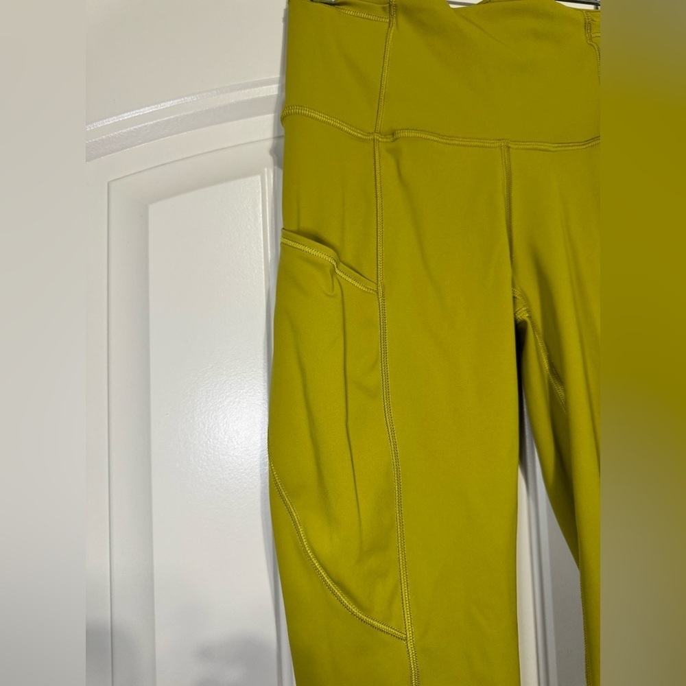 Lululemon Fast and Free Reflective High-Rise Crop 19" in Grape Leaf Size 2 - Picture 3 of 9